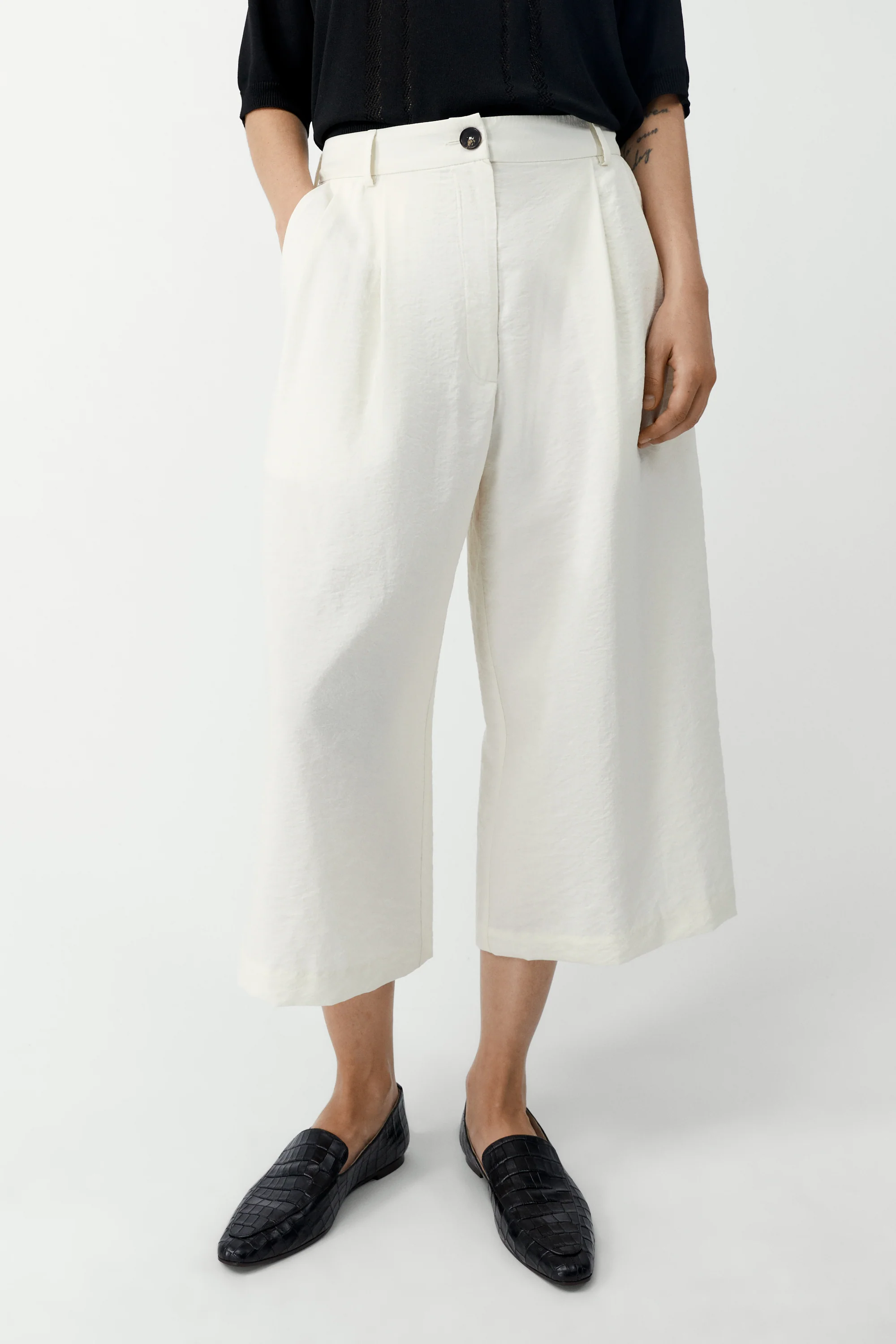SILK CAPRI PANTS - Image 2